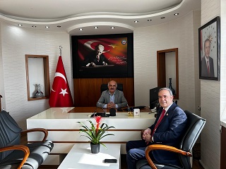 Emekli gümrük muhafaza müdürü Halis  KAFRAMAN  Sayın kaymakamızı ziyarete geldiler